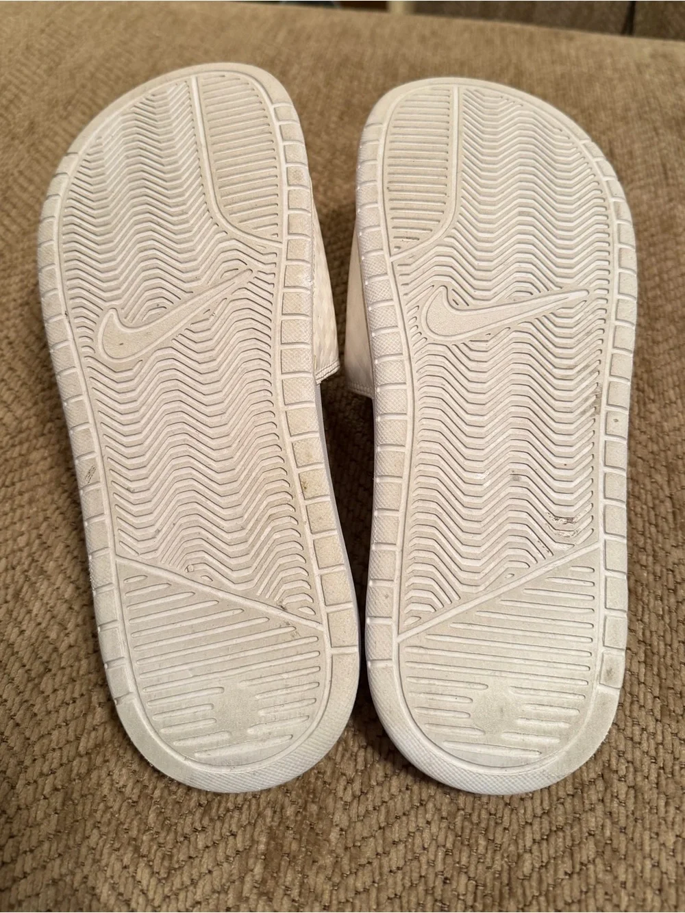 Nike White Slides, Men’s 7, Women’s 8